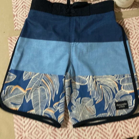 🏄🏼‍♂️Abercrombie Boys Swim Trunks  Size: 7/8 Color: Light Blue Pattern - Picture 15 of 15